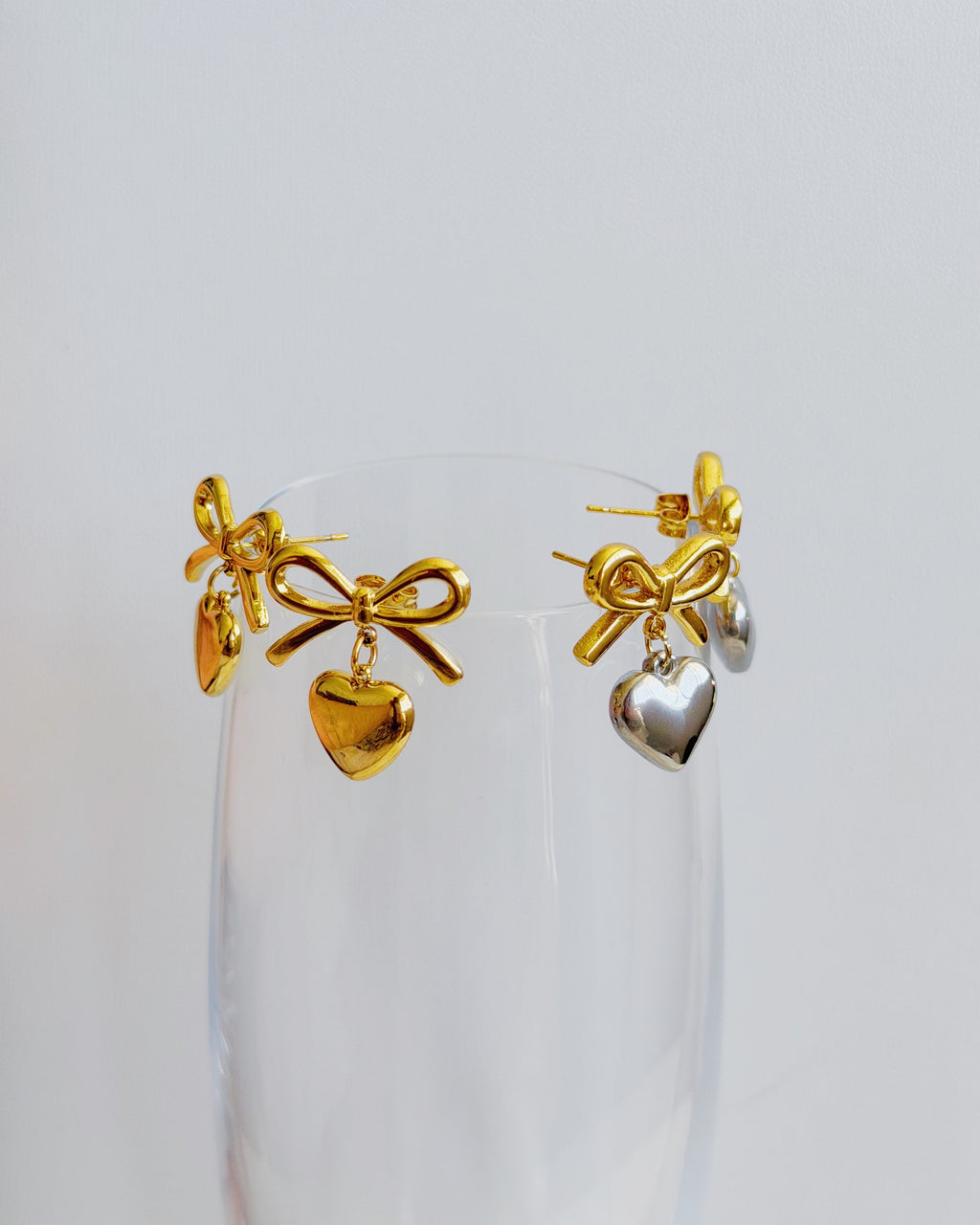 Lazo Corazón Studs
