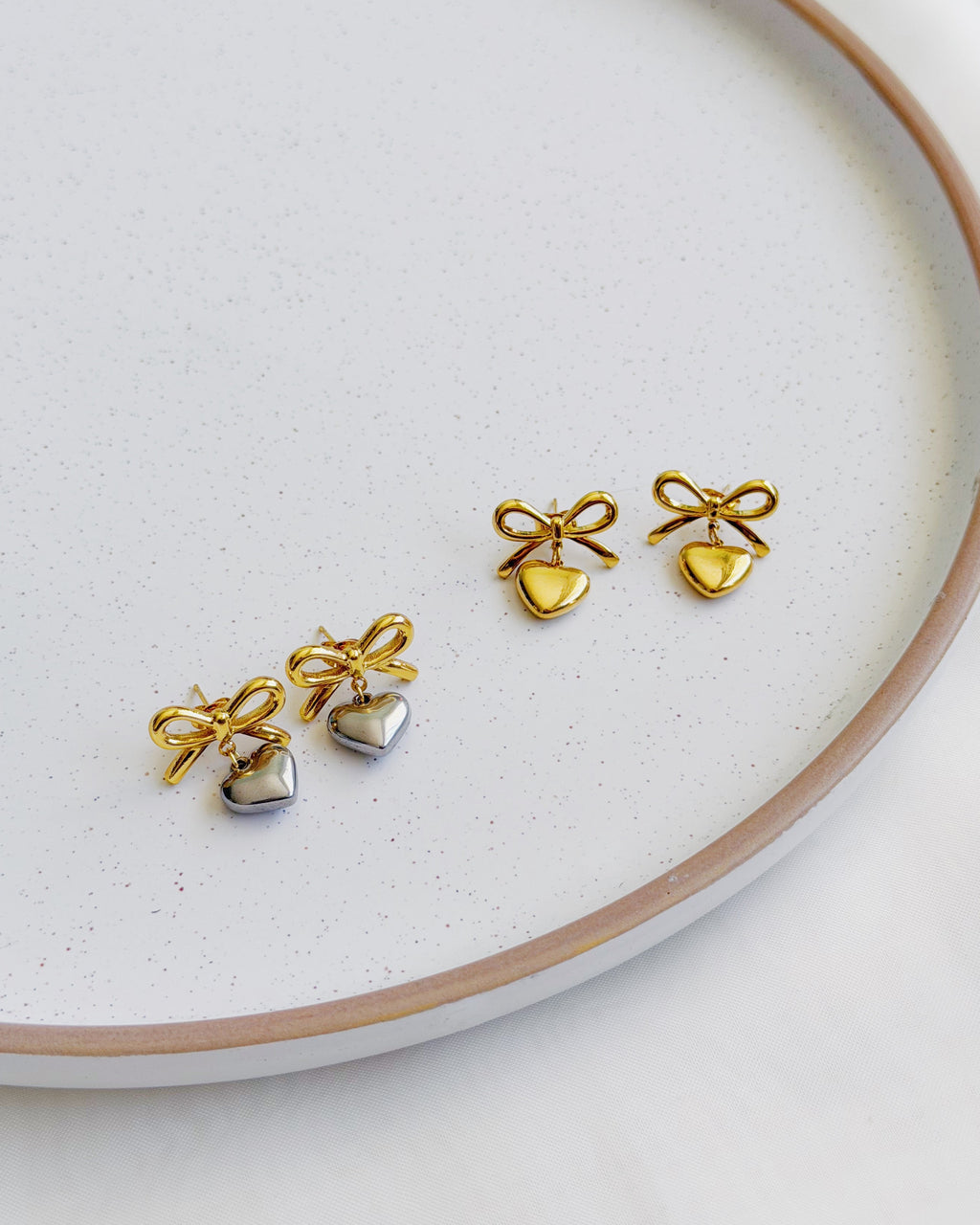Lazo Corazón Studs