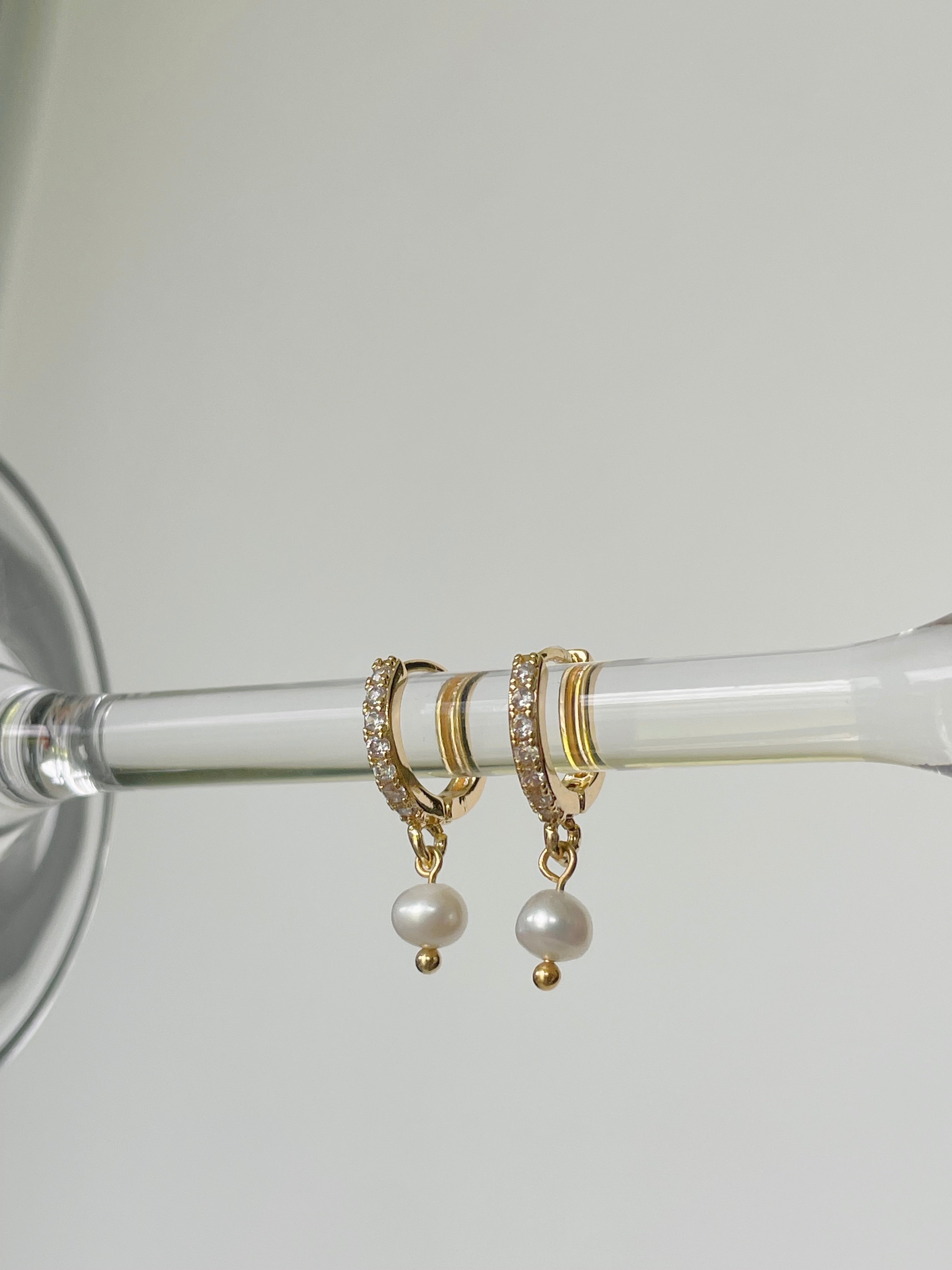 Hanging Pearl Huggies