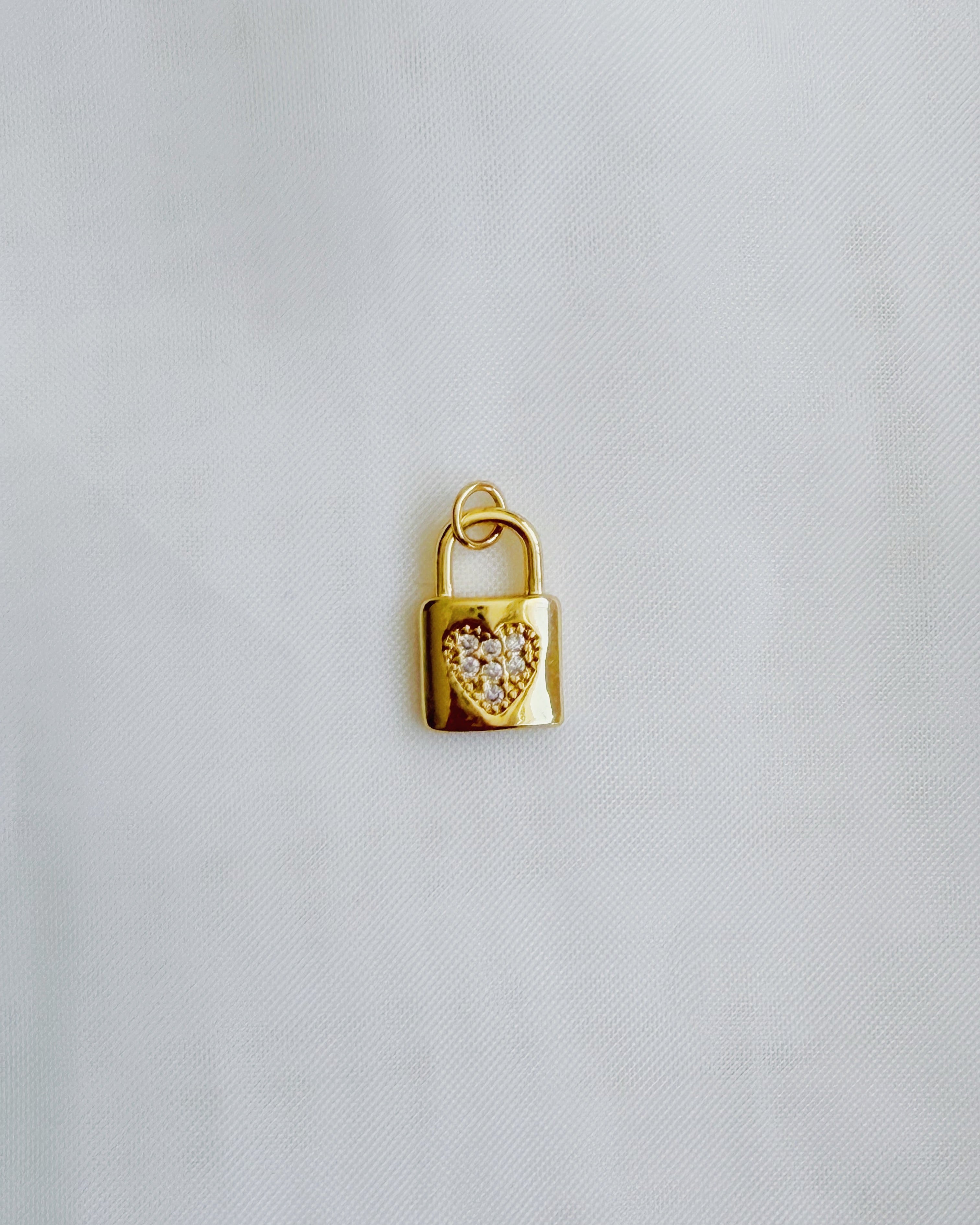 Charm Candado con Corazón