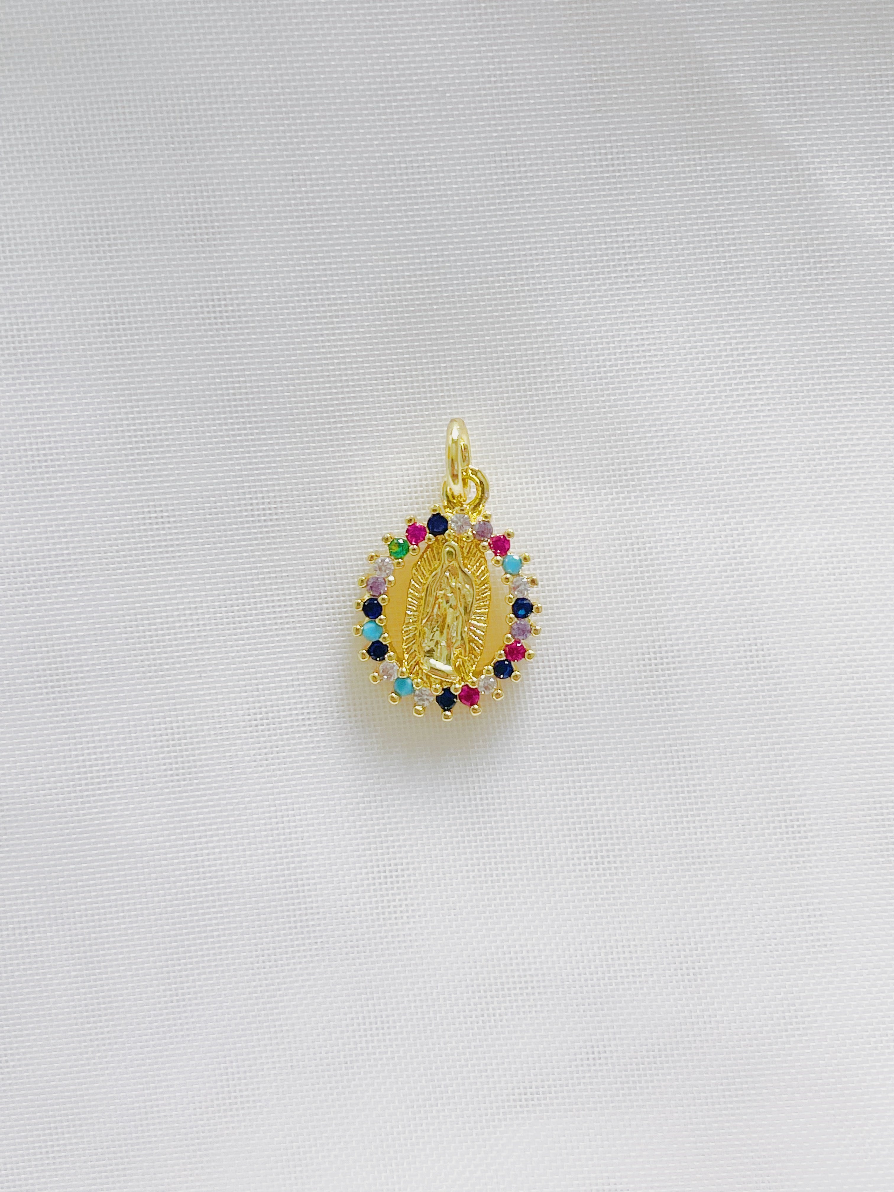 Charm Virgen Colores