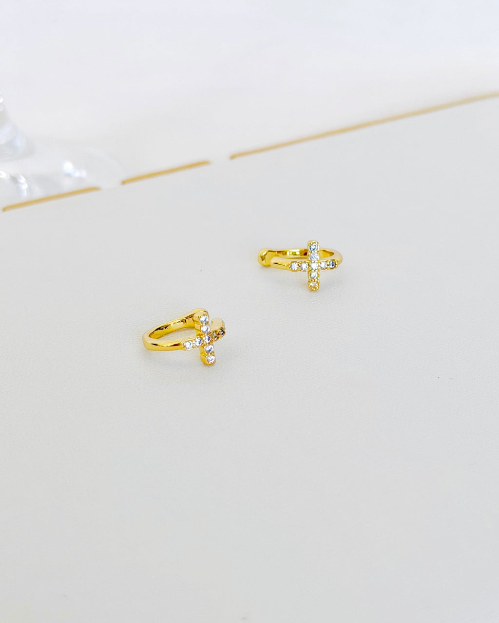 Cross Earcuff