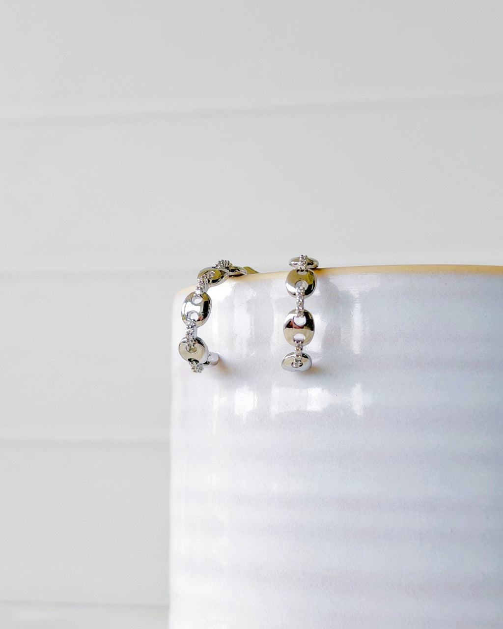 Lira Hoops