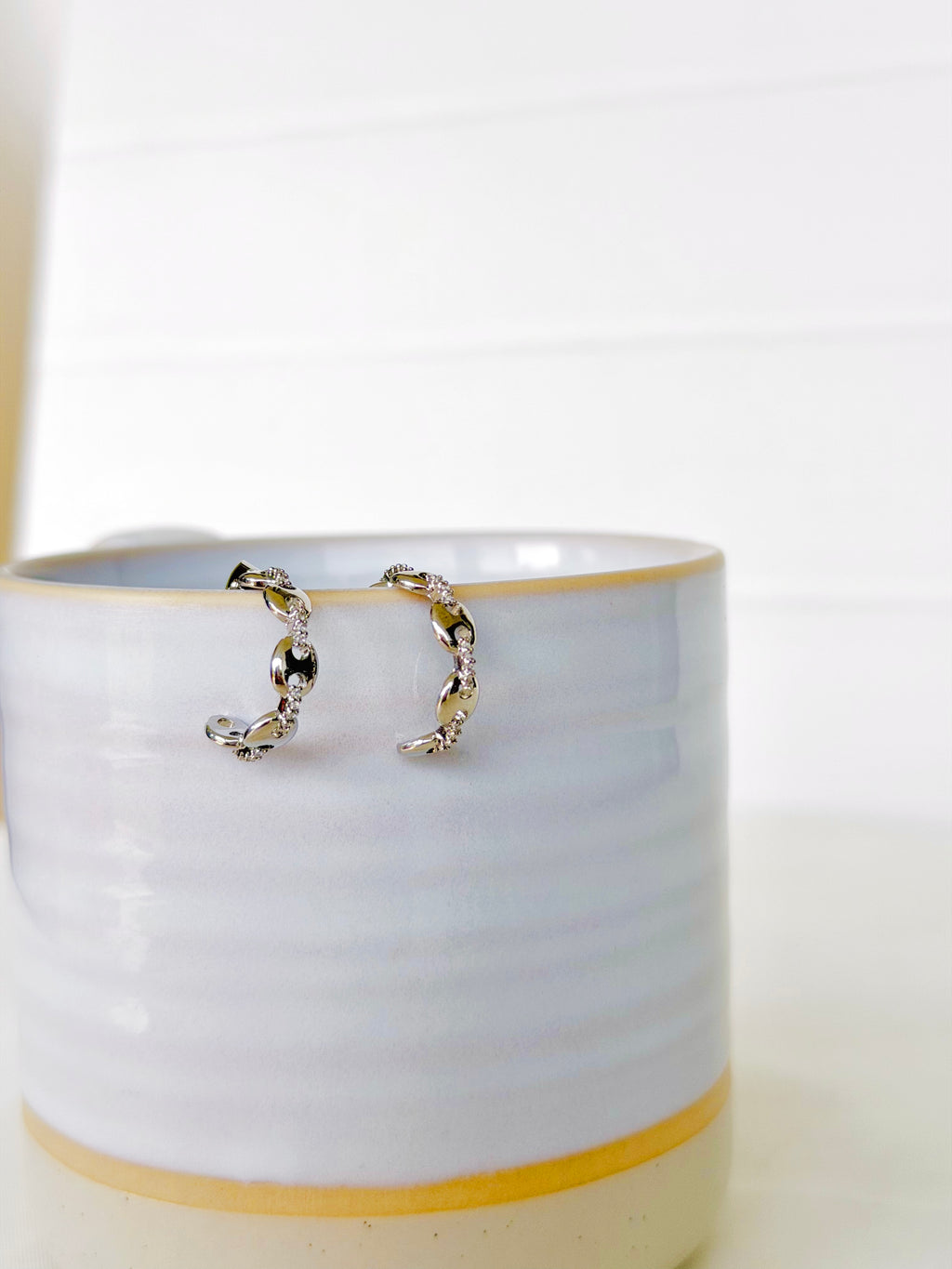 Lira Hoops